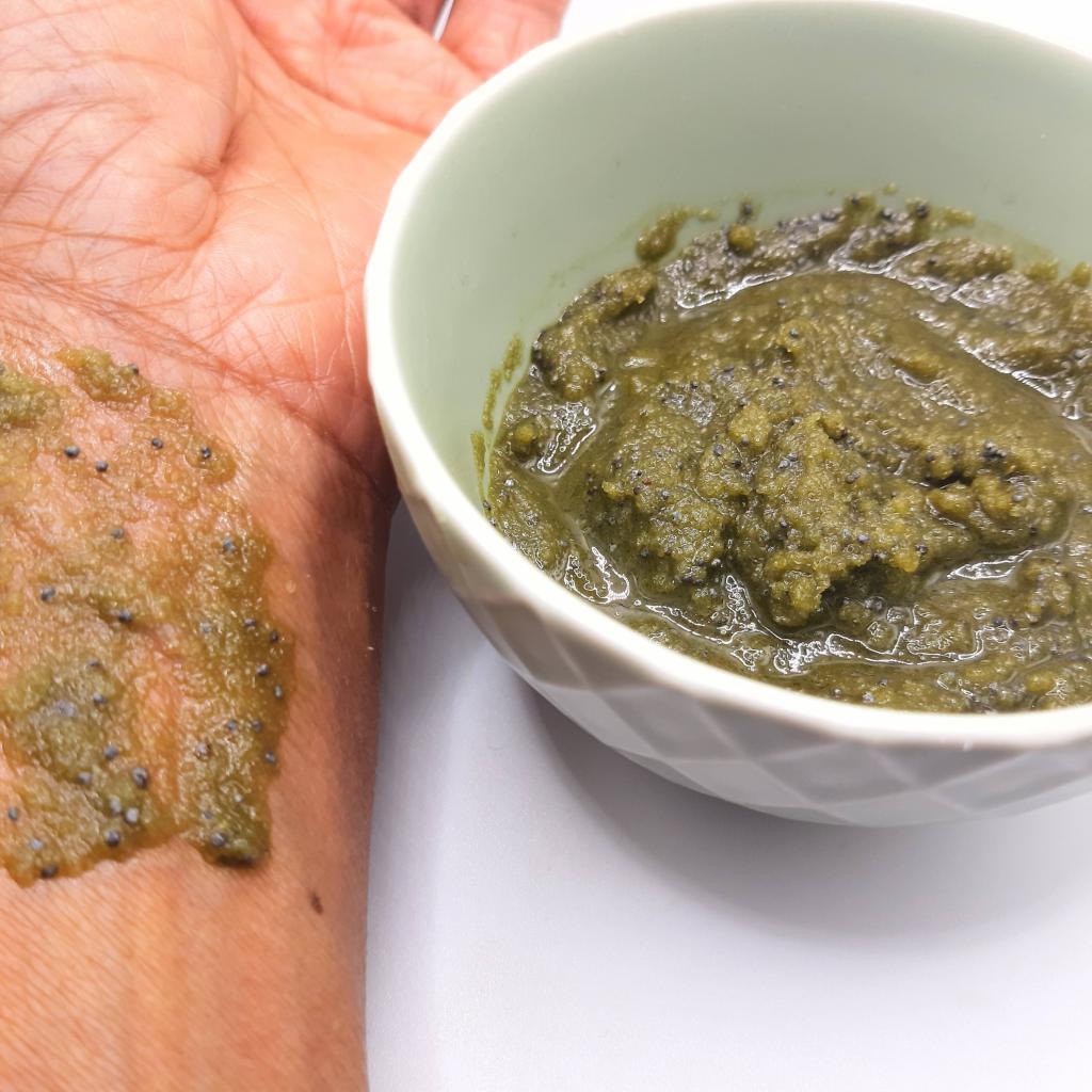 Reinvigorating matcha sugar scrub for exfoliating dry&nbsp;skin